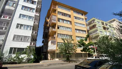 5’inci kattan düşen Azra ağır yaralı