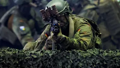 Almanya’da polis, yanlışlıkla tatbikattaki askeri vurdu