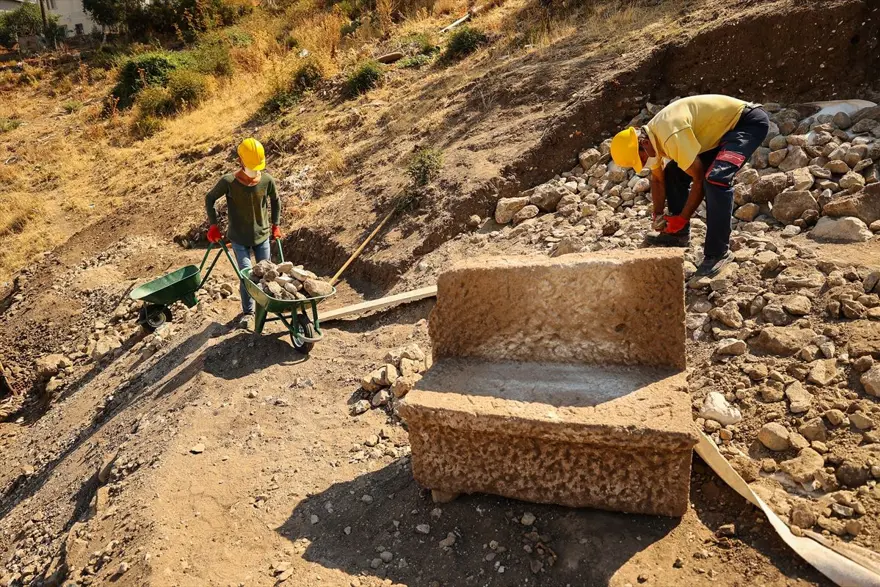 'Türkiye'nin kolezyumu'nda seçkinlere özel 1800 yıllık localar bulundu 12