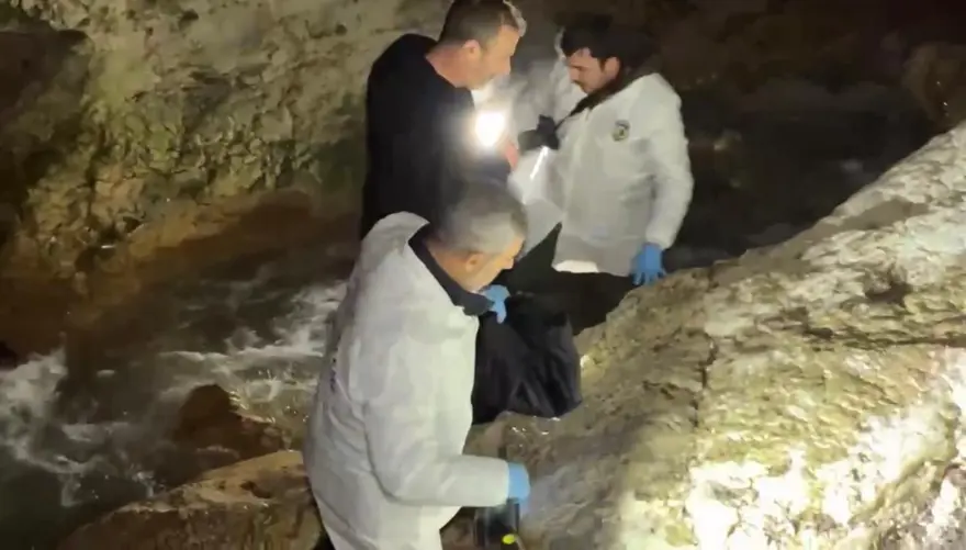 Safranbolu’da nefeskesen hırsız kovalamacası: Kanyona kaçan soyguncular yakalandı, altınlar bulundu 9