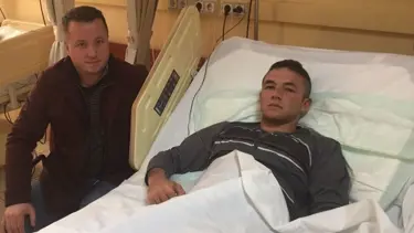 Yaralı asker önce arkadaşlarına yardım etmiş