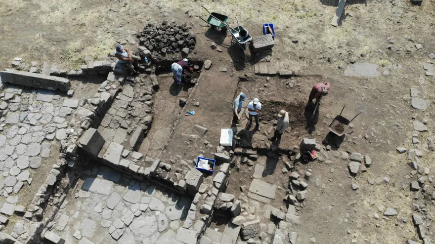 Assos Antik Kenti'ne ait 2 bin 300 yıllık ağırlık birimi bulundu 3