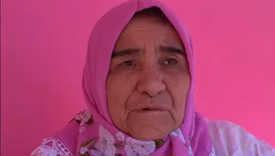 Isparta'nın "Barbie Teyzesi" pembe evine mahkum kaldı:  Yürüyemez hale geldiğini gözyaşları içinde anlattı