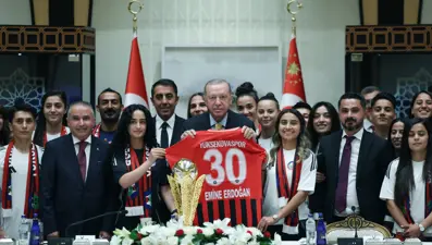 Cumhurbaşkanı Erdoğan, Yüksekovaspor Kadın Futbol Takımı'nı kabul etti