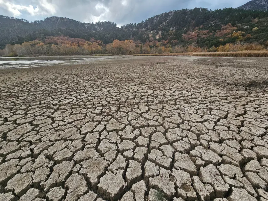GÖL YÜZEYİ ALANI 10 KİLOMETREKARE AZALDI 8 GÖL YÜZEYİ ALANI 10 KİLOMETREKARE AZALDI 8