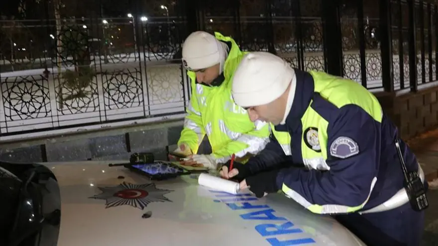 Trafiğe çıkanlar dikkat! 2025'in yeni trafik cezaları belli oldu (Trafik cezaları ne kadar oldu?) 8