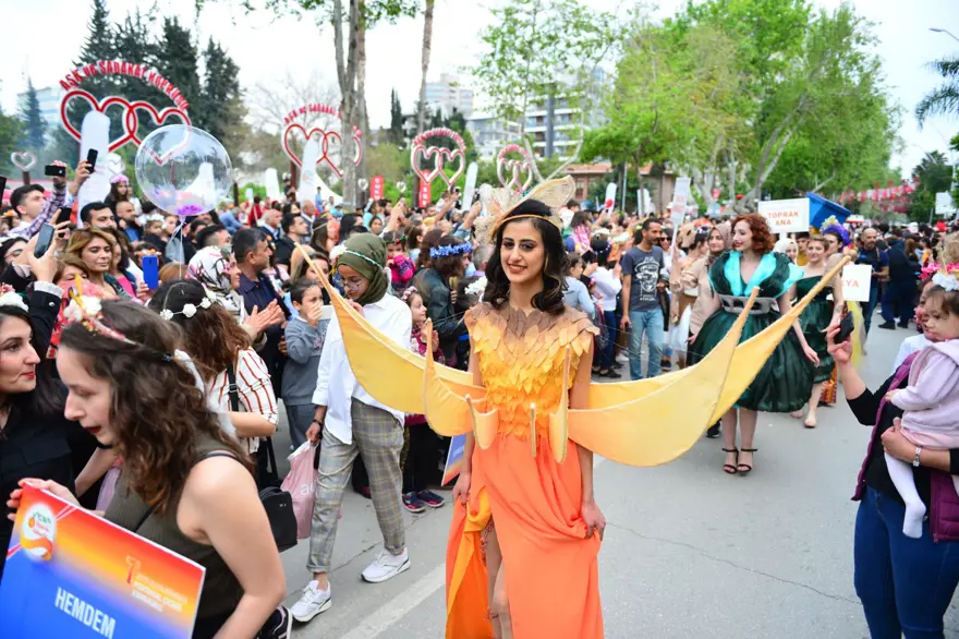 Adana'da renkli Portakal Çiçeği Karnavalı korteji 21 Adana'da renkli Portakal Çiçeği Karnavalı korteji 21