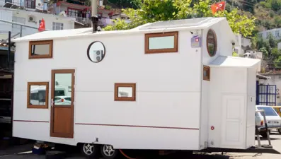 Panjur ustası dubleks karavan yaptı