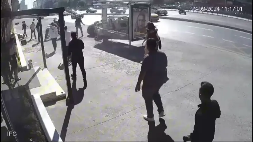 İstanbul'da otomobil durağa daldı 6 İstanbul'da otomobil durağa daldı 6