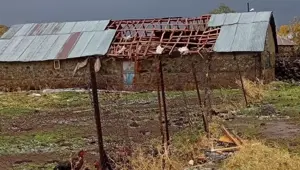 Bingöl'de fırtına: Çatılar uçtu