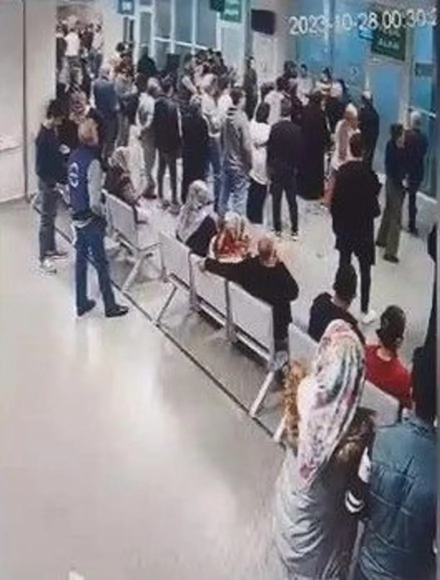 Doktorla tartıştı, hastaneden dışarı çıkarıldı 5