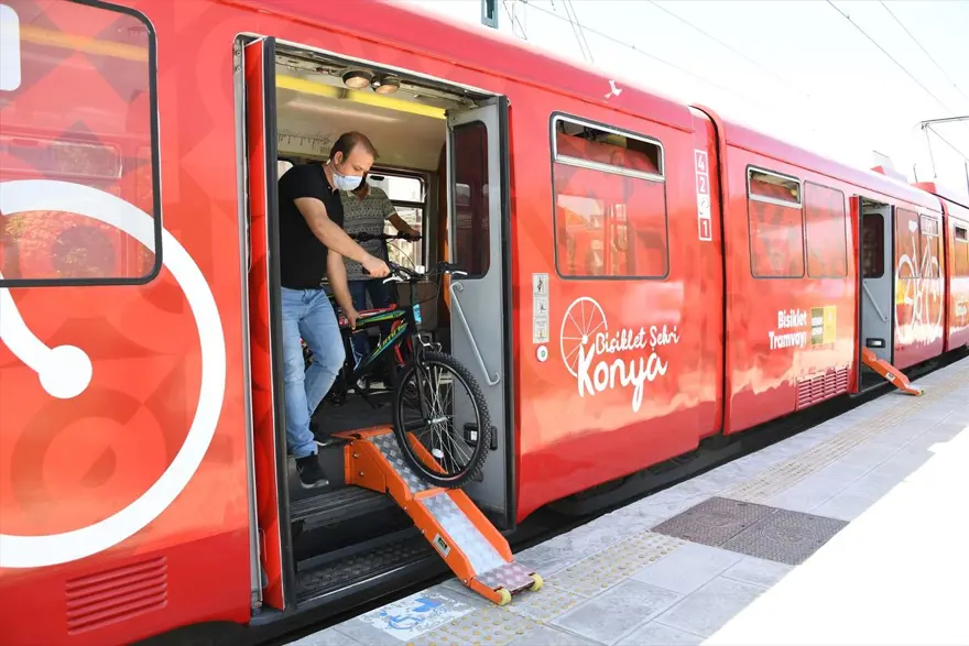 Konya'da sadece bisikletliler için tasarlanan tramvay yolculuğa başladı 9