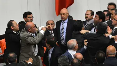 AK Partili vekilden CHP'li 2 vekile suç duyurusu