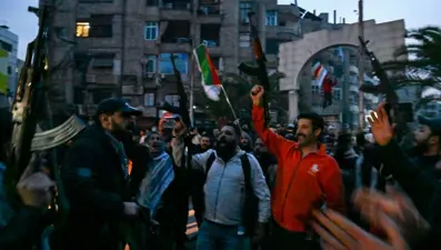 Esad rejiminin sonu: Şam'da halk sokaklara döküldü