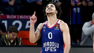 Anadolu Efes, Shane Larkin&#x27;in sözleşmesini uzattı