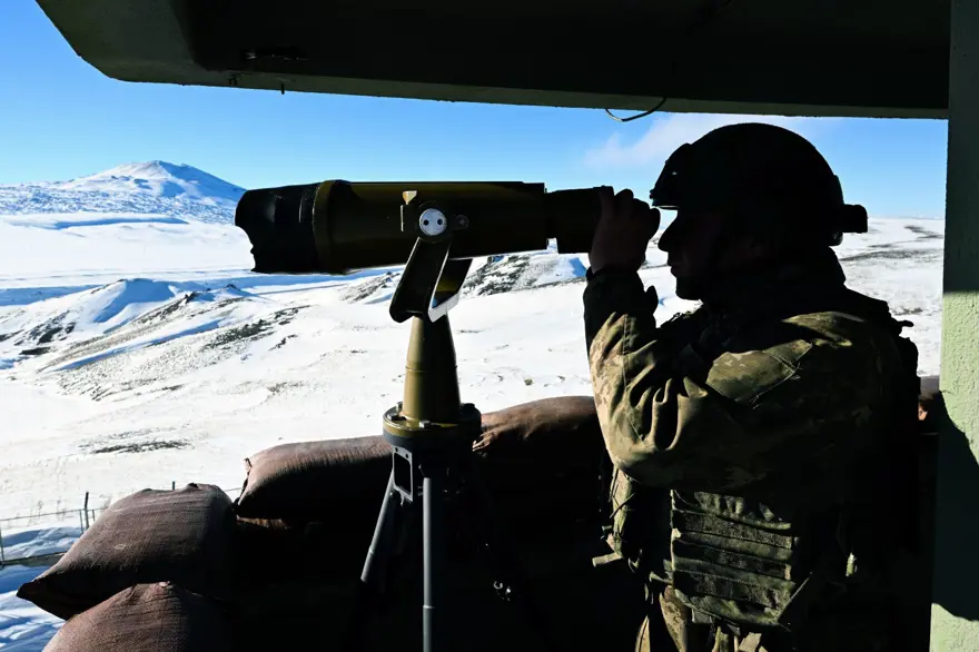 "Hudut kartalları" yeni yılı elleri tetikte karşıladı 28