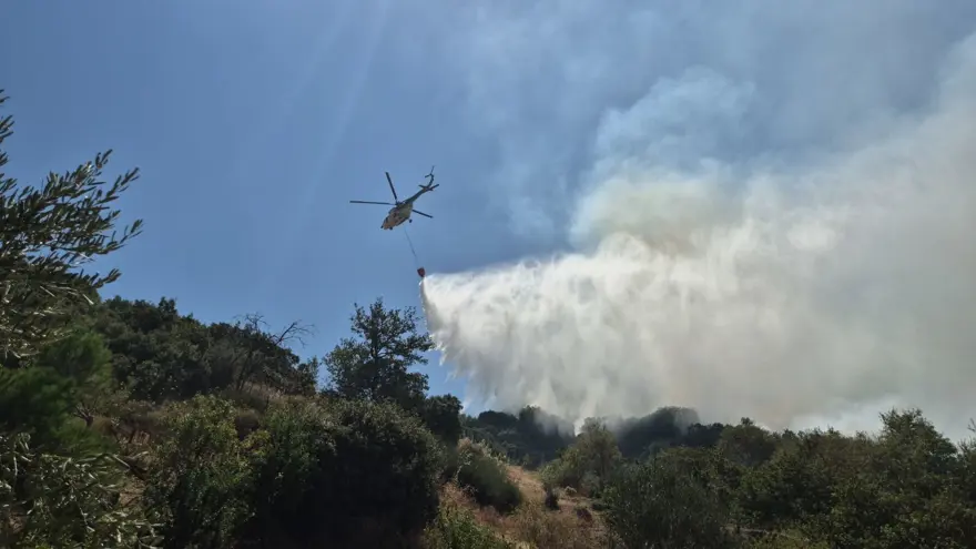 İzmir ve Balıkesir'de orman yangını: Bazı evler tahliye edildi 15 İzmir ve Balıkesir'de orman yangını: Bazı evler tahliye edildi 15