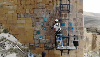 Bayburt Kalesi 800 yıl önceki çini süslemelerine kavuşuyor