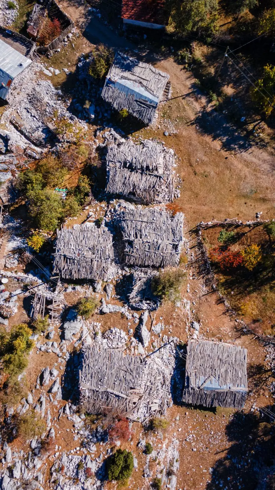 Kurt saldırıları nedeniyle terk edilen köye turist yağıyor 2 Kurt saldırıları nedeniyle terk edilen köye turist yağıyor 2