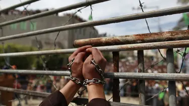 İsrail açlık grevi yapan Filistinli mahkumları zorla besleyecek