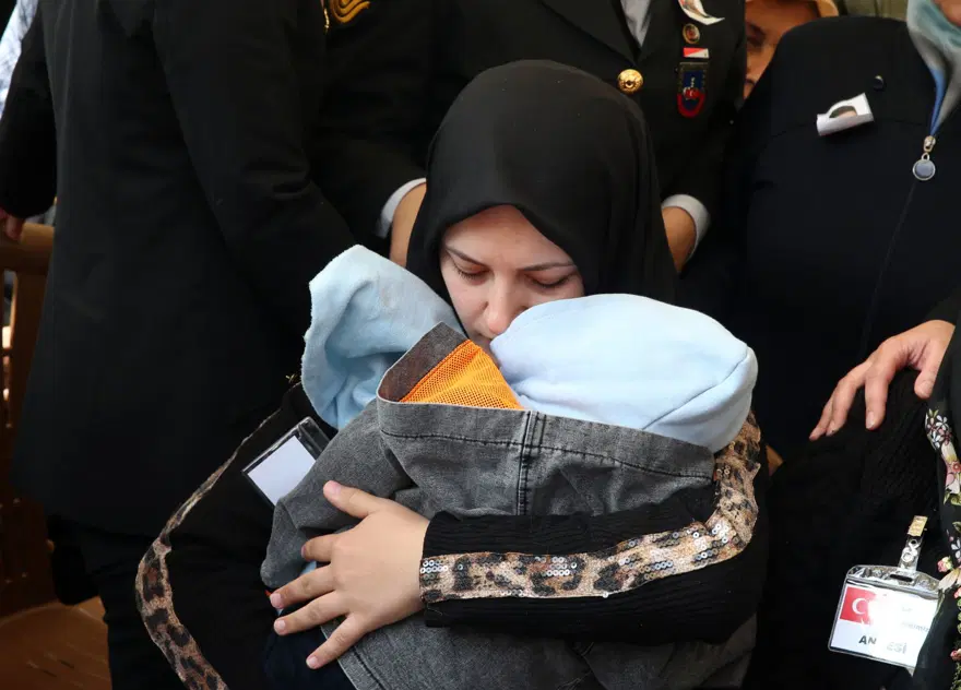 Ankara’dasaldırı girişiminde bulunan teröristlerin katlettiği şehit veteriner teknikeri defnedildi 2 Ankara’dasaldırı girişiminde bulunan teröristlerin katlettiği şehit veteriner teknikeri defnedildi 2