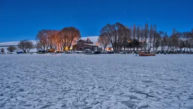Çıldır Gölü'nde masalsı kış güzelliği