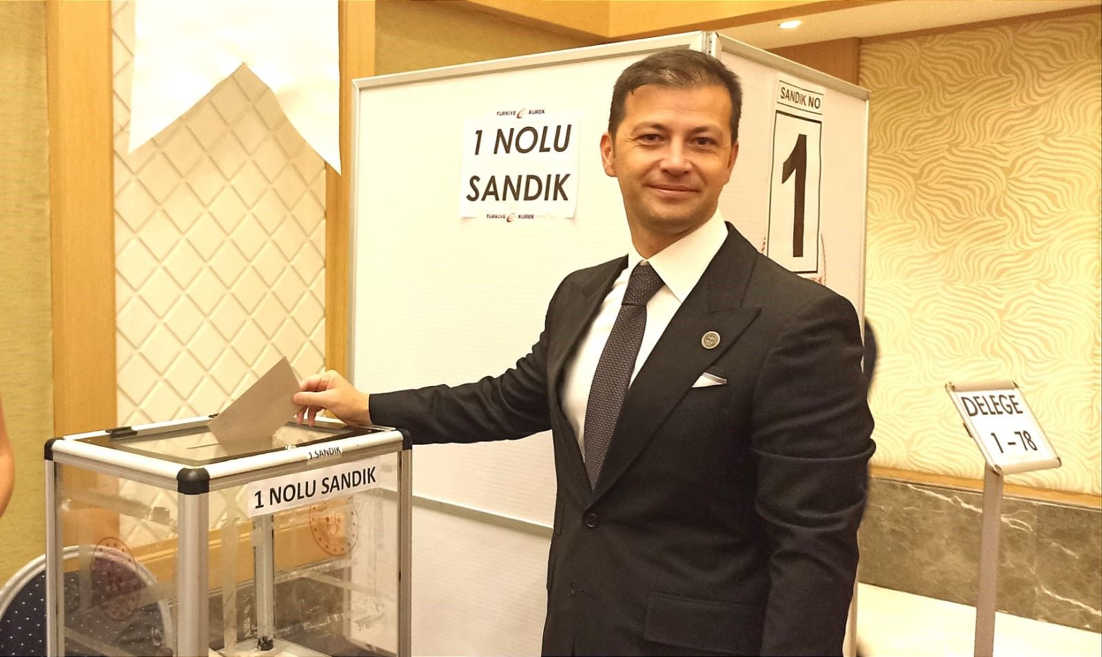 Kürek Federasyonu'nda Erhan Ertürk yeniden başkan seçildi