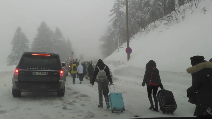 Tatilci akını Uludağ’da trafiği kilitledi 2