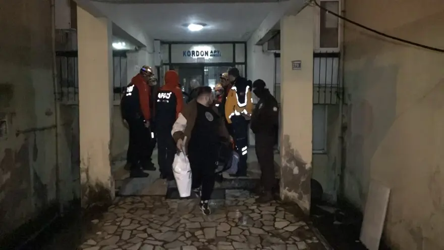 Rize'de fırtına: Dev dalgalar camları kırdı, 8 katlı apartman boşaltıldı 6