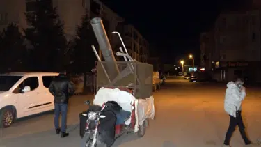 Eski okul binasından demir çalan 2 kardeşe gözaltı