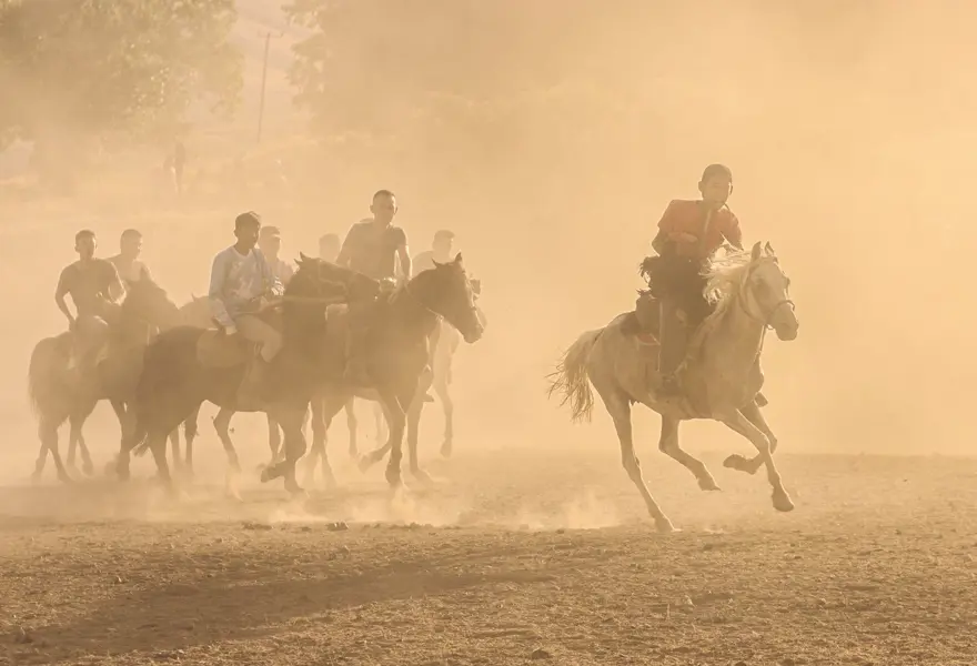Van'daki Kırgız Türkleri ülkelerinin 31. bağımsızlık yıl dönümünü kutladı 10 Van'daki Kırgız Türkleri ülkelerinin 31. bağımsızlık yıl dönümünü kutladı 10