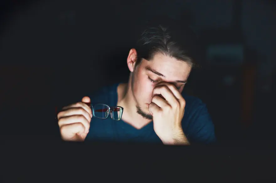 GÖZ DAMLASI KULLANIN 1