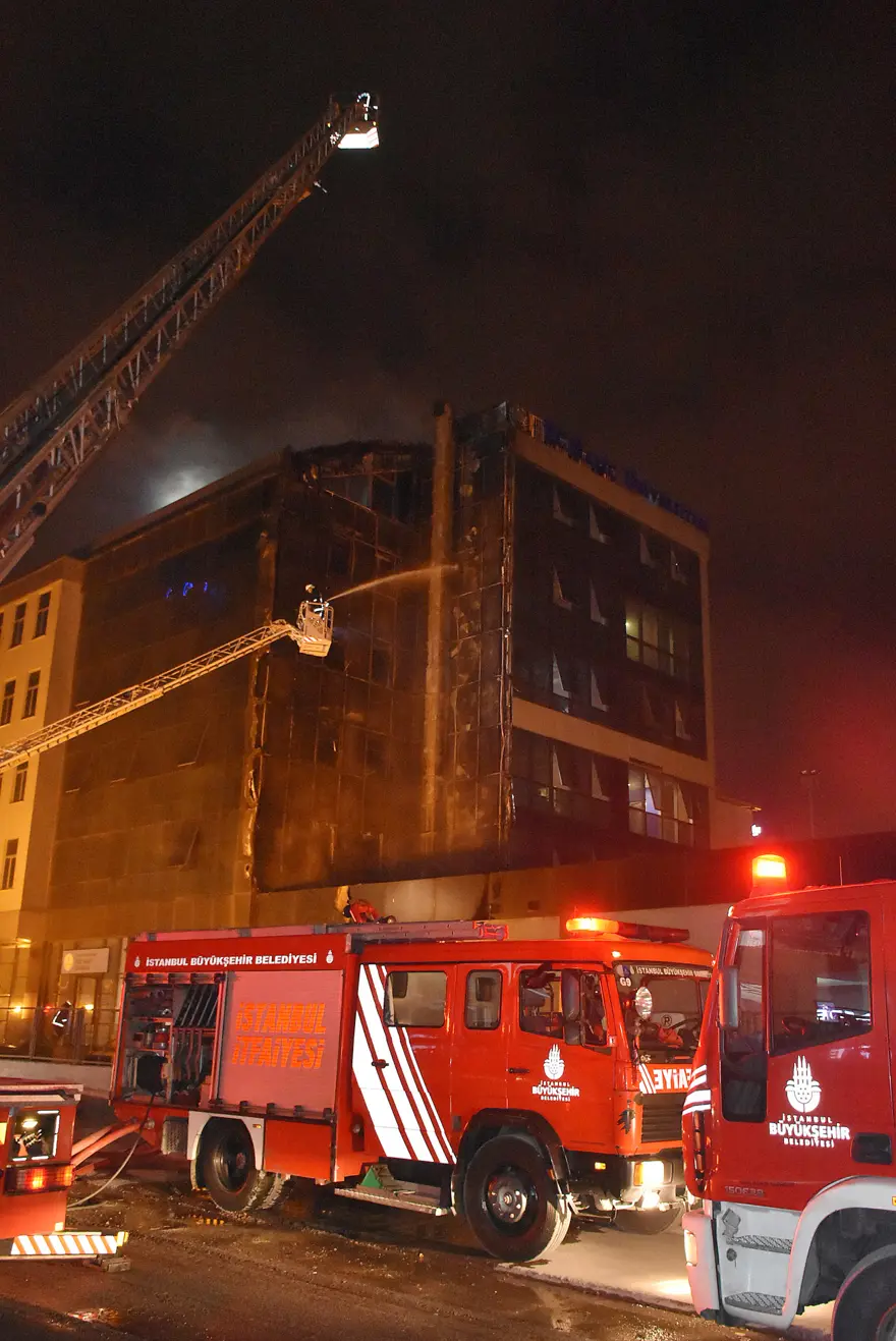 Haliç Üniversitesi'nde yangın 5 Haliç Üniversitesi'nde yangın 5