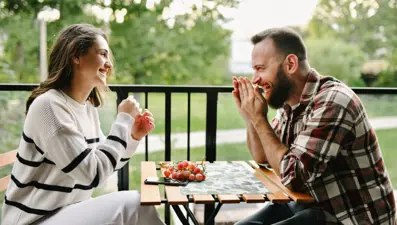 Modern ilişki dünyasına yeni bir terim: Mikro flört nedir?