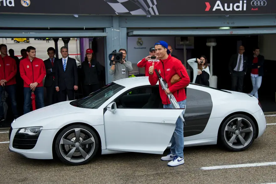 Cristiano Ronaldo yine Bugatti Centodieci ile gündemde 29