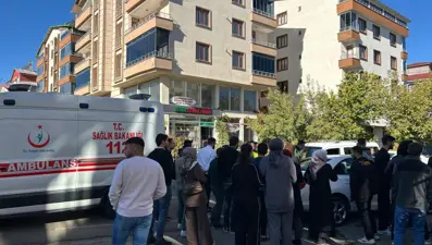 Bingöl'de iki öğrenciye araba çarptı