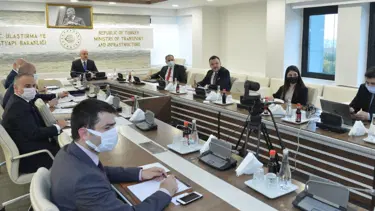Bakan Karaismailoğlu, ihracatçılarla bir araya geldi