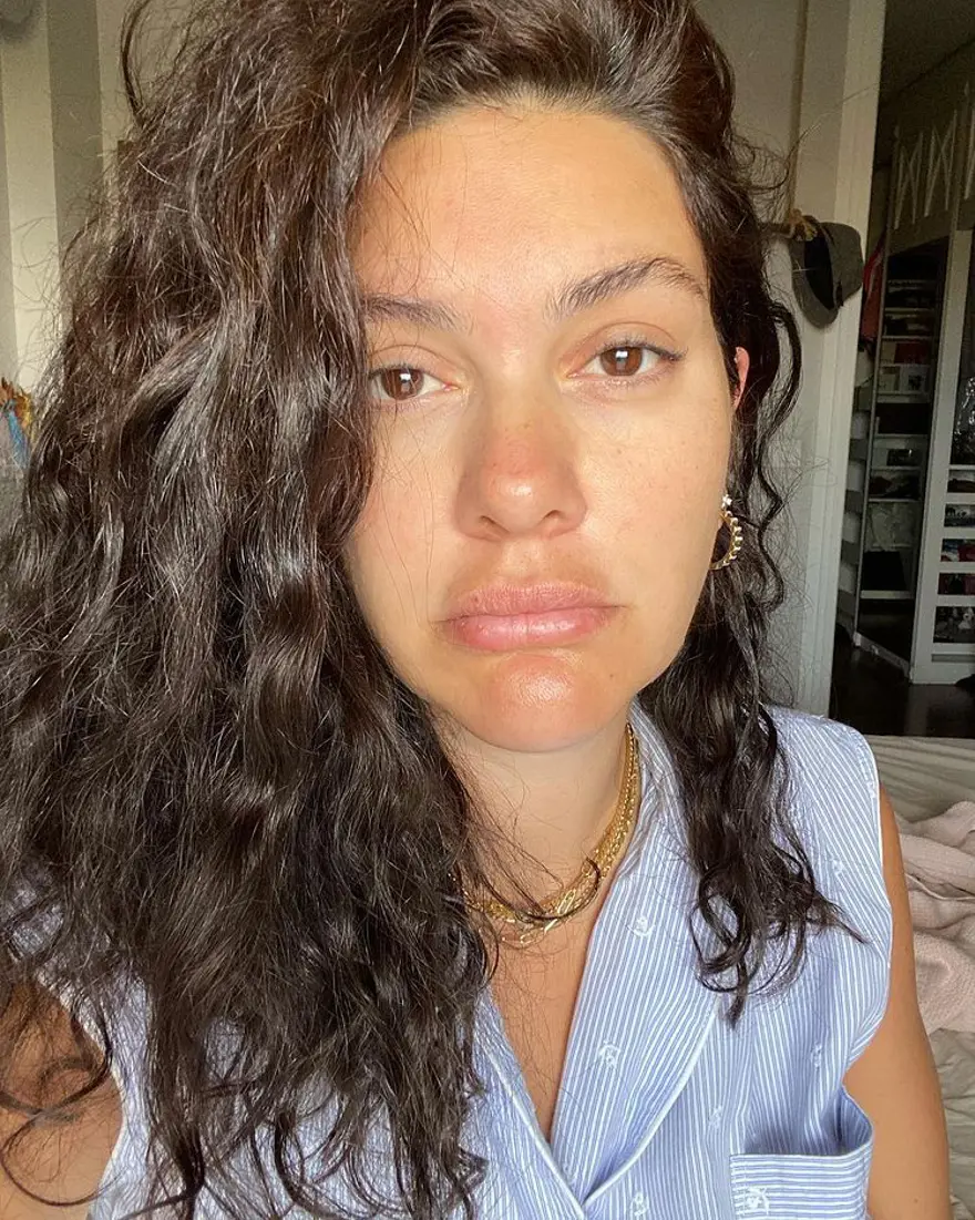 Makyajsız fotoğraflar paylaşan Bergüzar Korel: Instagram'ın büyülü dünyasına hoş geldiniz Makyajsız fotoğraflar paylaşan Bergüzar Korel: Instagram'ın büyülü dünyasına hoş geldiniz