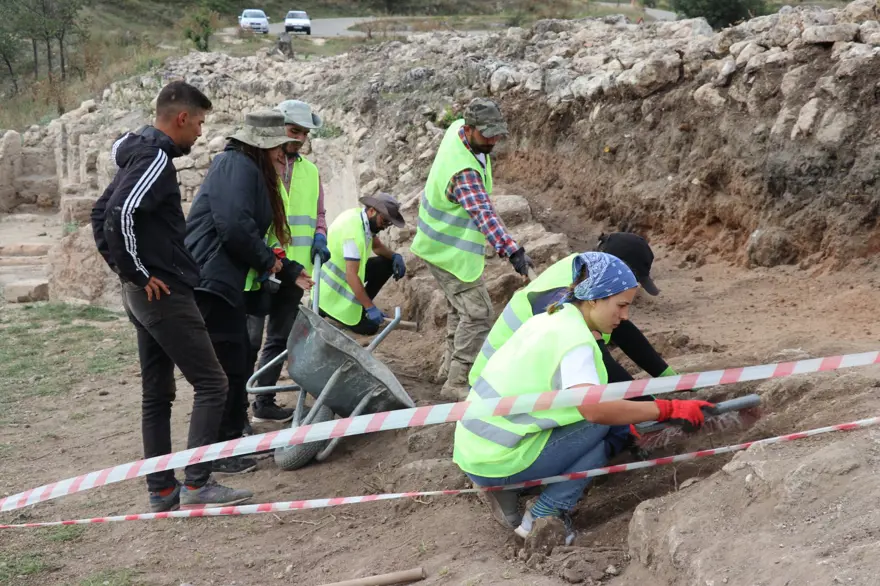 Hadrianaupolis'te 'Asklepios' varlığına işaret eden 1800 yıllık yazıt bulundu 2