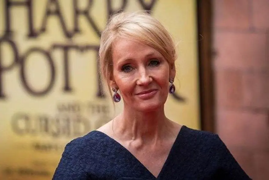 Kendini Ukrayna Başkanı Vladimir Zelenski olarak tanıtan Rus komedyen J. K. Rowling'e şaka yaptı 4