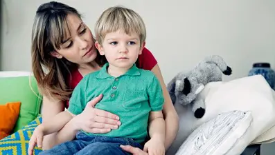 Çocukta geçmeyen karın ağrısının sebebi apandisit olabilir