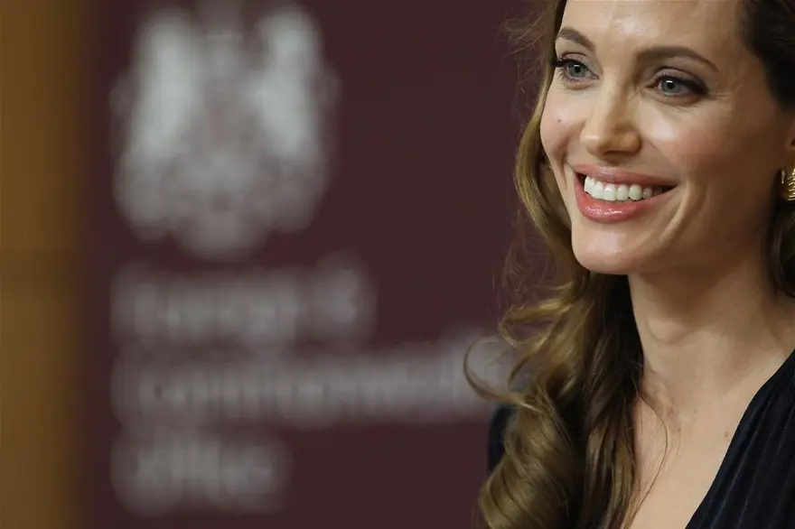 Jolie: Beni hayata bağlıyorlar 22 Jolie: Beni hayata bağlıyorlar 22