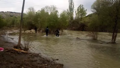 Göksu çayına düşen çocuk kayboldu