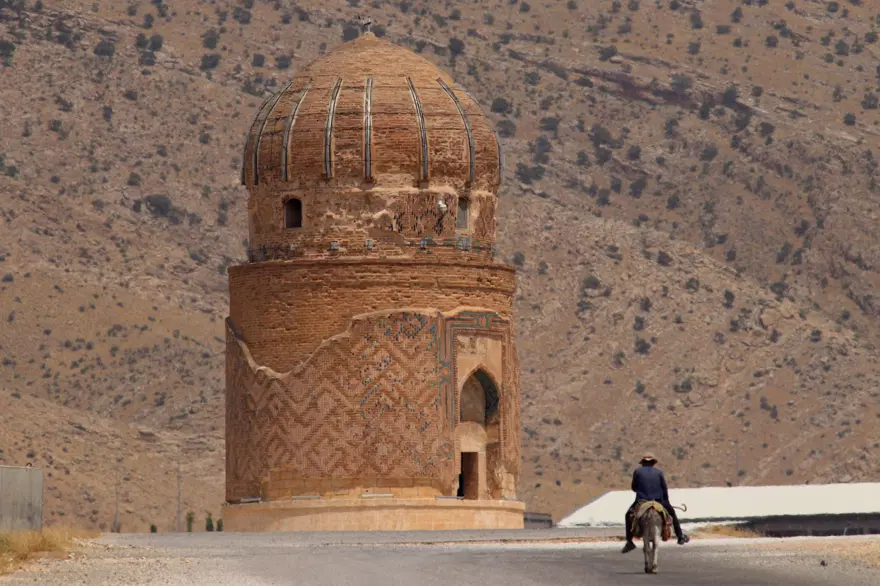 Su altında kalan 12 bin yıllık Hasankeyf, teknelerle gezilecek 2
