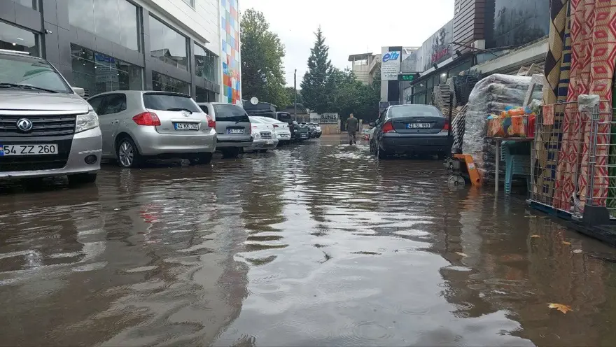 Kocaeli'de sağanak yağış: Yollar göle döndü 9