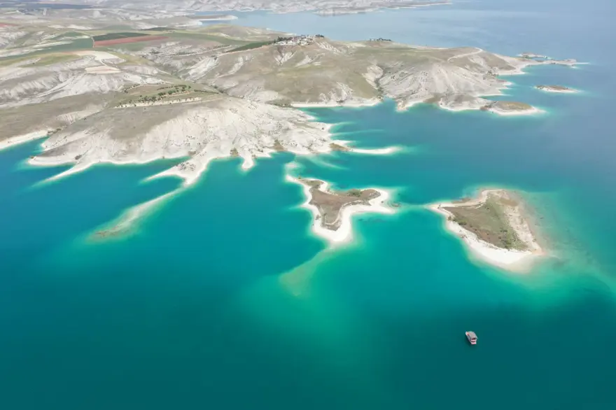 ''Adıyaman'ın Maldivler'i'': Su seviyesi azalınca ortaya çıktı 4