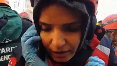 Elazığ'da UMKE görevlisi enkaz altındaki kişiyle böyle konuştu