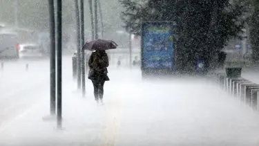 İstanbul'da sağanak ve dolu yağışı etkili oldu