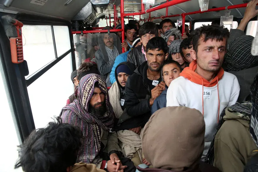 Erzincan'da bir otobüste 165 kaçak göçmen 3