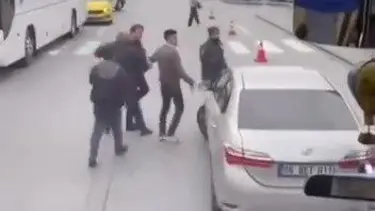 Trafikte yol verme kavgası